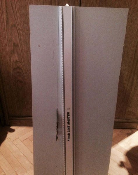 Как сделать простой самодельный циркулярный станок из подручных материалов своими руками.