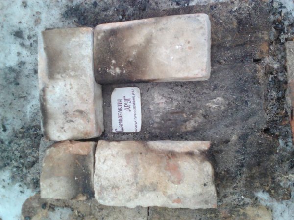 Кладка реактивной печи из кирпича