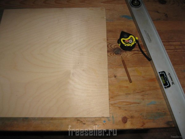 Рулетка, карандаш и длинная линейка