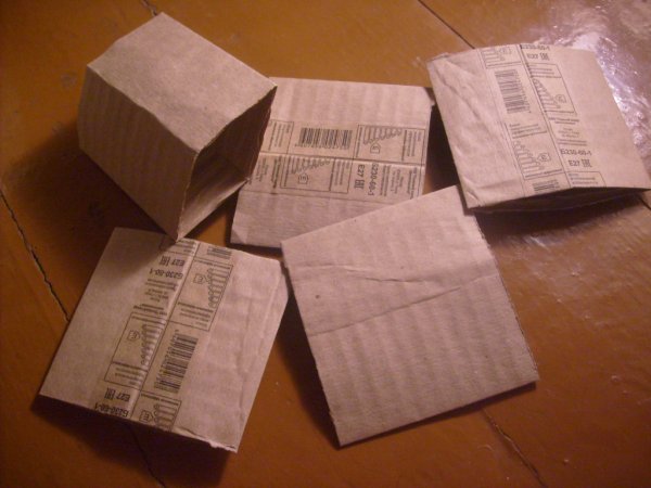 Картонные упаковки от лампочек