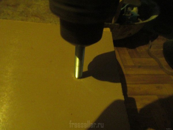 Как пользоваться самодельным резьбовым сверлом по деорреву