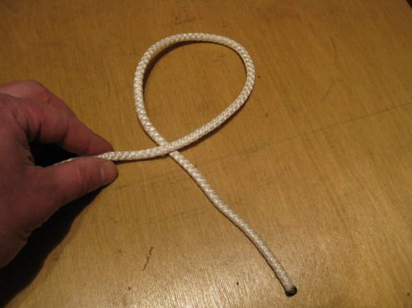 Как быстро навязать узелки на веревке для подвешивания гирлянд