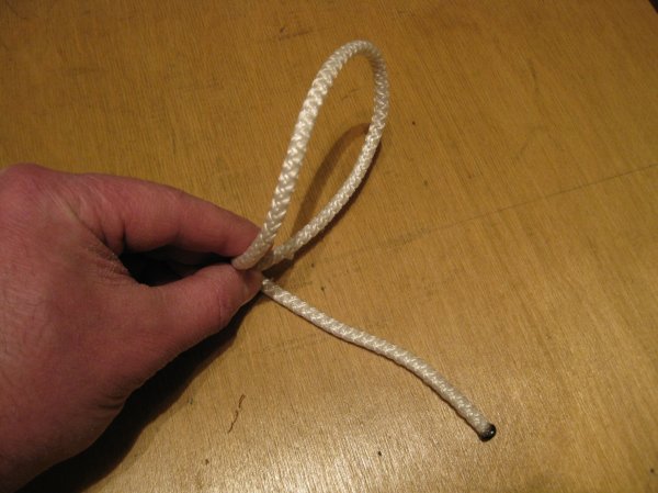 Как быстро навязать узелки на веревке для подвешивания гирлянд