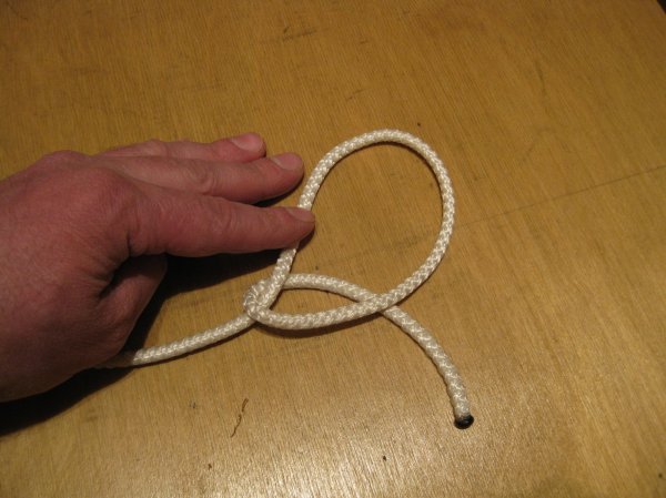 Как быстро навязать узелки на веревке для подвешивания гирлянд