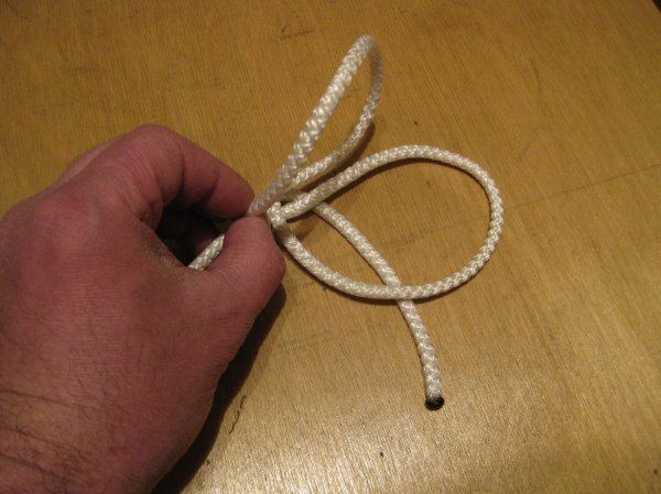 Как быстро навязать узелки на веревке для подвешивания гирлянд