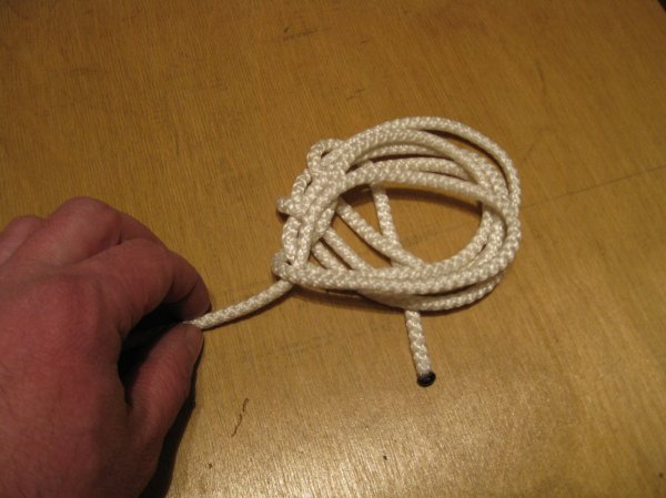 Как быстро навязать узелки на веревке для подвешивания гирлянд