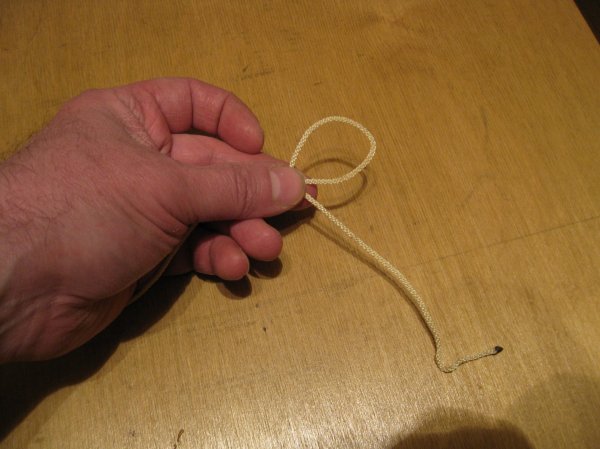 Как быстро навязать узелки на веревке для подвешивания гирлянд