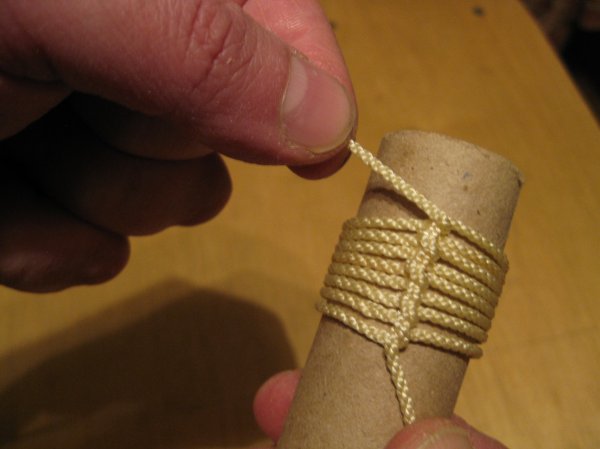 Как быстро навязать узелки на веревке для подвешивания гирлянд