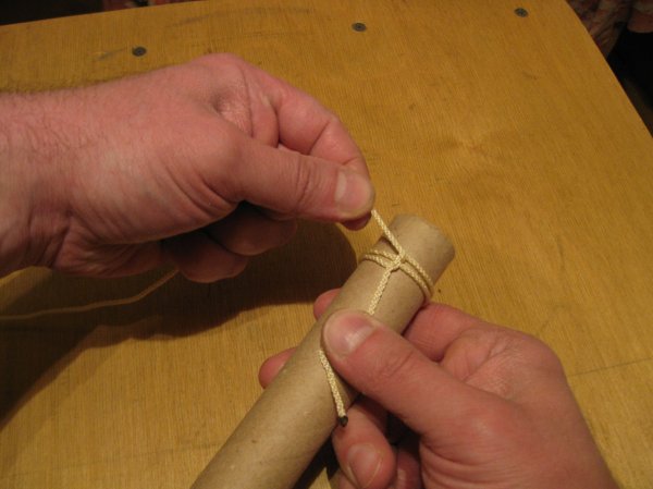 Как быстро навязать узелки на веревке для подвешивания гирлянд