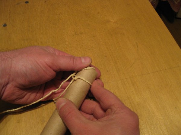 Как быстро навязать узелки на веревке для подвешивания гирлянд