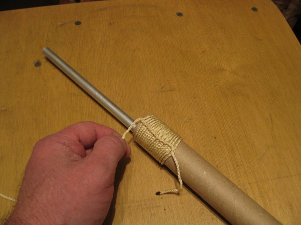 Как быстро навязать узелки на веревке для подвешивания гирлянд