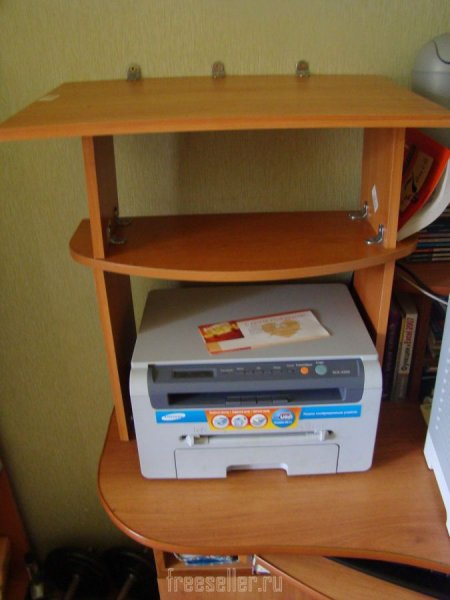 Мебель своими руками. Самодельная полочка на компьютерный стол.