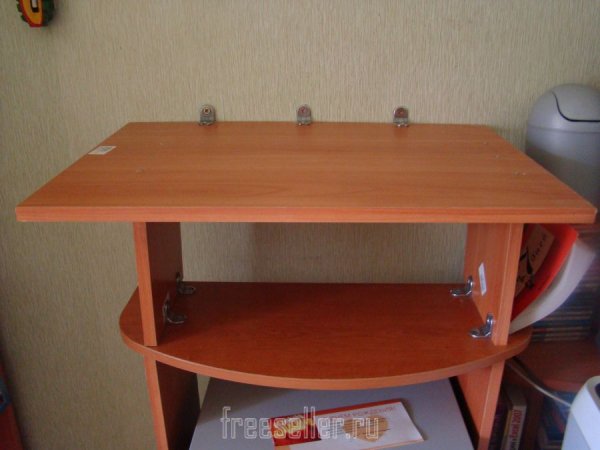 Мебель своими руками. Самодельная полочка на компьютерный стол.