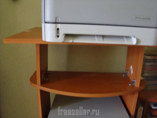 Мебель своими руками. Самодельная полочка на компьютерный стол.