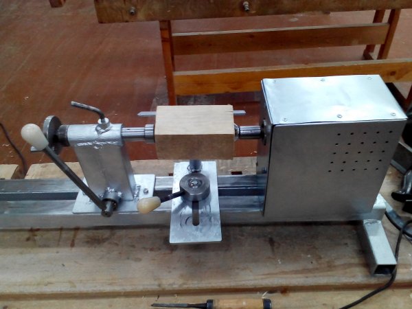 Самодельный токарный станок по дереву.