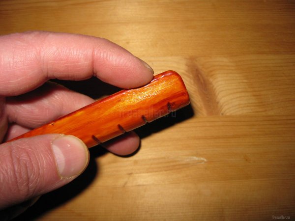 Самодельные деревянные накладки для ручек сумок и пакетов.