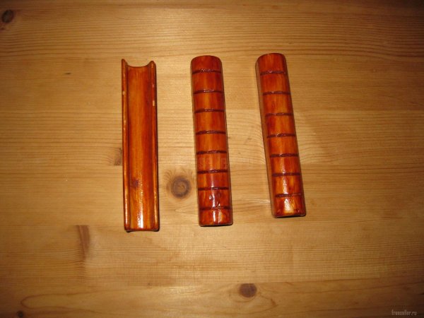 Самодельные деревянные накладки для ручек сумок и пакетов.