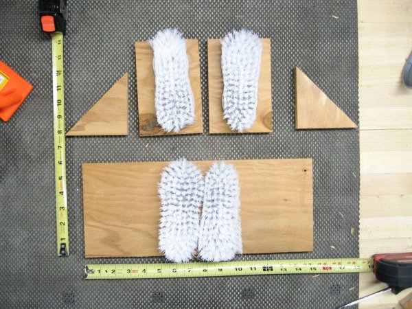 Материалы для изготовления устройства для чистки обуви