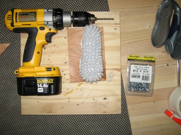 Процесс изготовления устройства для чистки обуви