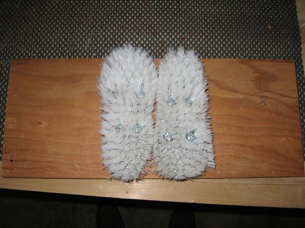 Процесс изготовления устройства для чистки обуви