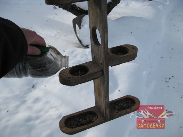 Самоделки для птиц. Многоярусная кормушка своими руками.