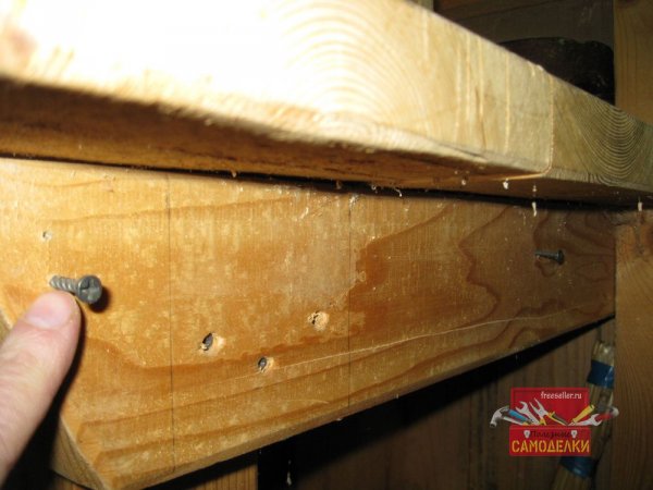 Шурупы для подвешивания поддона на верстак