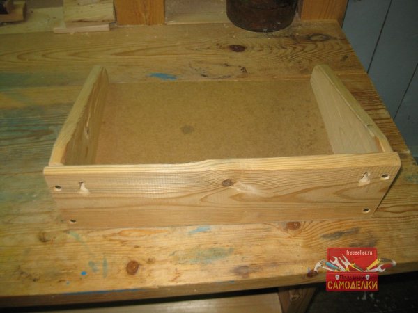 Самодельный поддон для подвешивания на верстак