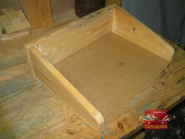 Самодельный поддон для подвешивания на верстак