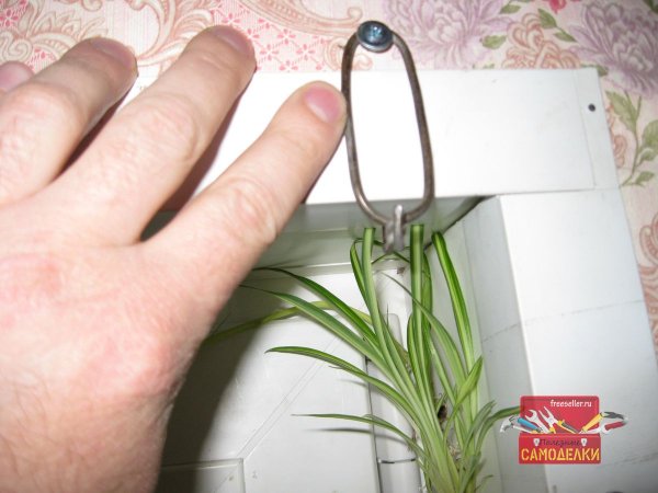 изготовление откидной полки для рассады