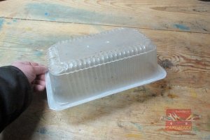 Пластиковый контейнер от продуктов