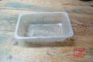 Пластиковый контейнер от продуктов