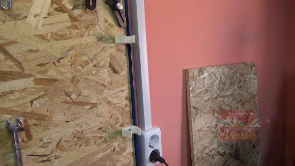 Изготовление органайзера из труб. Крепим к стене