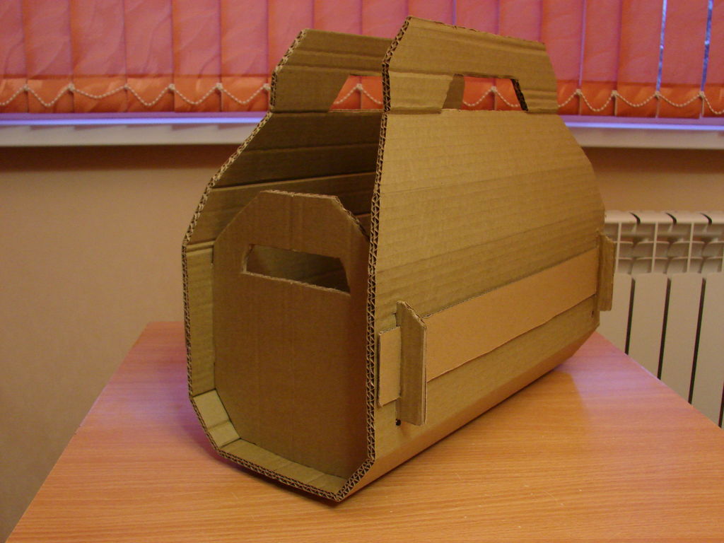 Самодельный переносной ящик из картона