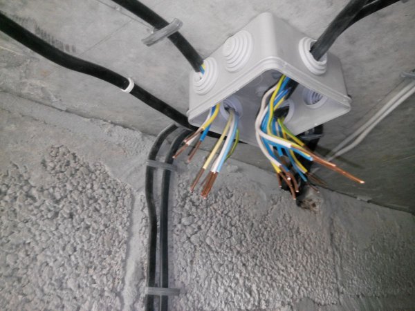 как правильно соединять провода в квартире