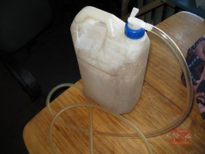 Устройство для полива рассады из пластиковой канистры