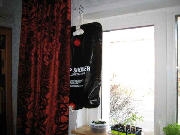 Доработка летнего душа для полива рассады на подоконнике.