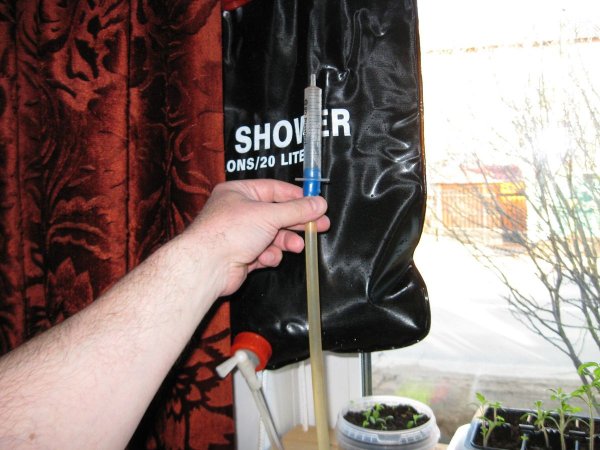 Самодельное устройство для полива рассады