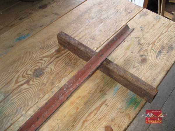 Как вытащить из земли деревЯнные колышки весной