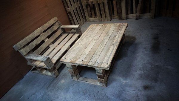 Простой способ сделать диван из поддонов