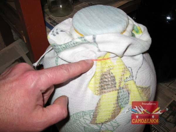 Простой старинный способ, благодаря которому можно охладить бродящее винное сусло на несколько градусов в случае очень жаркой погоды.