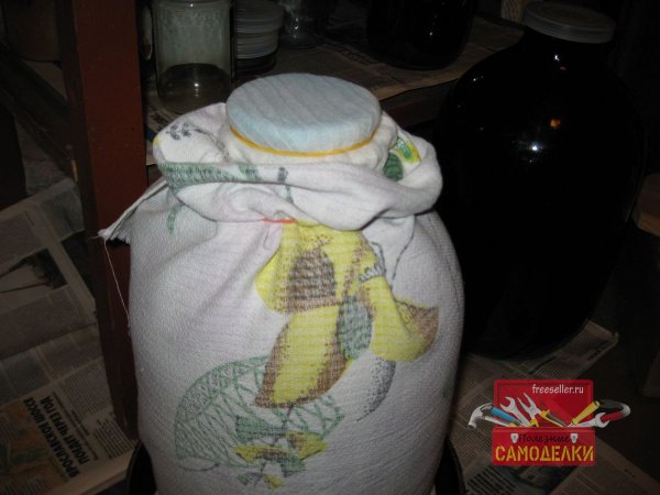 Простой старинный способ, благодаря которому можно охладить бродящее винное сусло на несколько градусов в случае очень жаркой погоды.