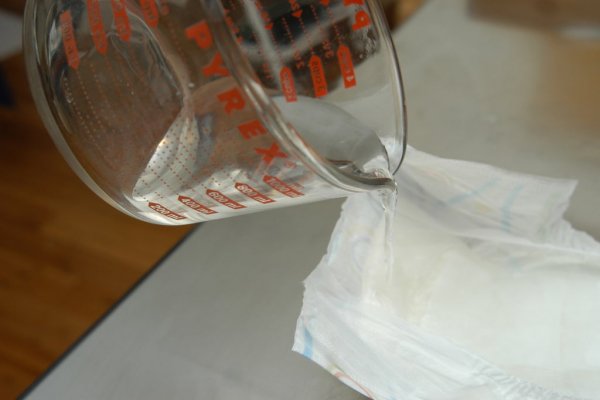 Изготовление грелки из подгузника