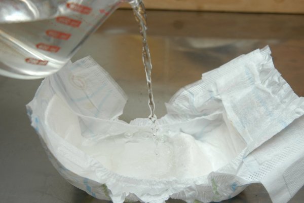 Изготовление грелки из подгузника