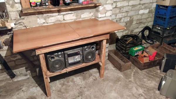 Простой стол в гараж за 30 мин