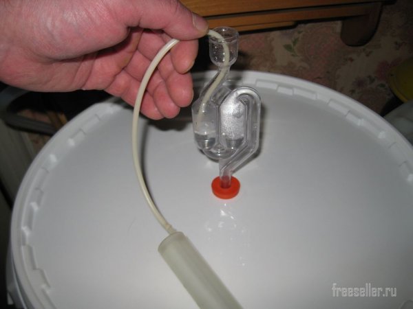 Простое и полезное приспособление из одноразового медицинского шприца