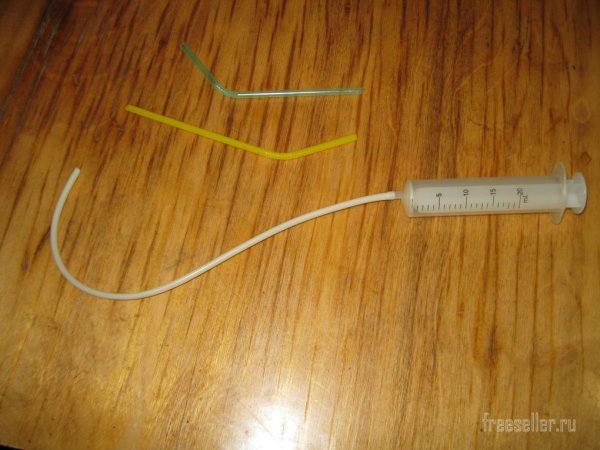 Собираем простое приспособление из одноразового медицинского шприца