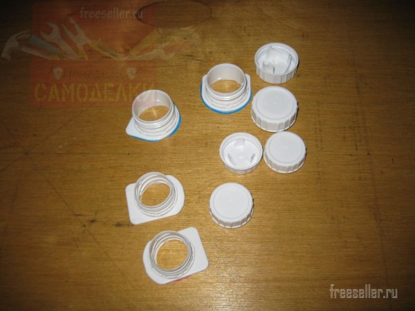 Пластиковые крышки от контейнеров от сока