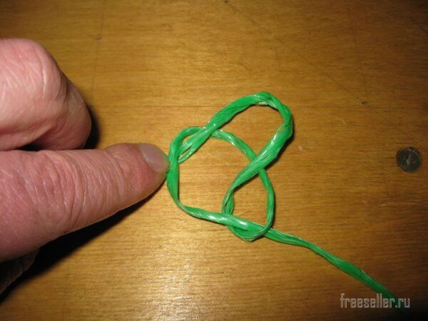 Простой и удобный способ хранения пустых пластиковых бутылок