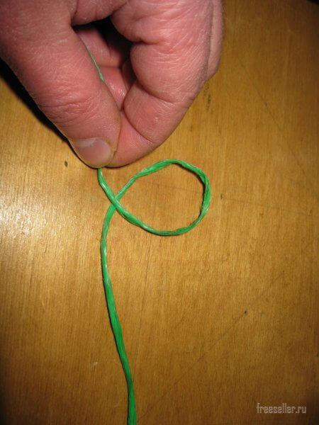 Простой и удобный способ хранения пустых пластиковых бутылок