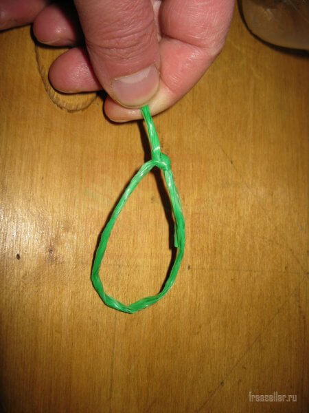 Простой и удобный способ хранения пустых пластиковых бутылок